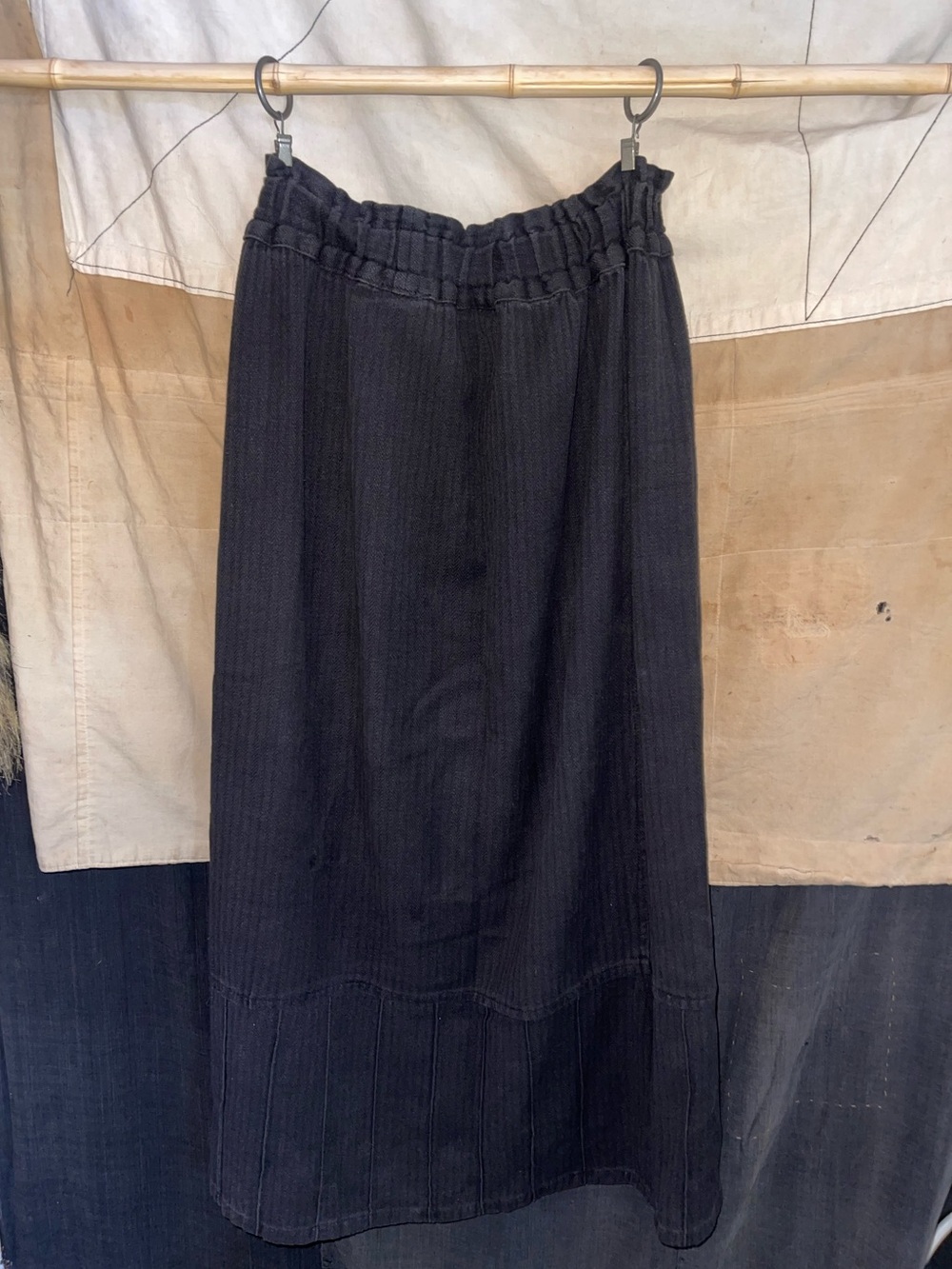 Black Pintuck Midi Skirt Elastic Waist